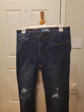 👖EUC~Dark Blue Distressed Jeans